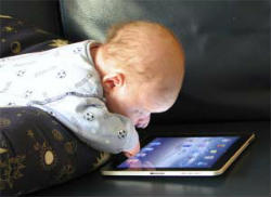 Немовлята освоюють мобільні пристрої