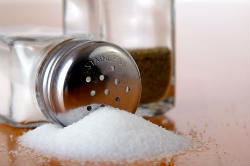 Вчені розвіяли міф про шкідливість солі