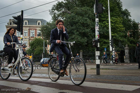 Велосипедний Амстердам: транспорт майбутнього в Голландії