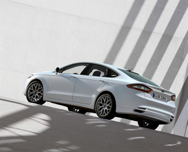 ford-mondeo-2013_resized