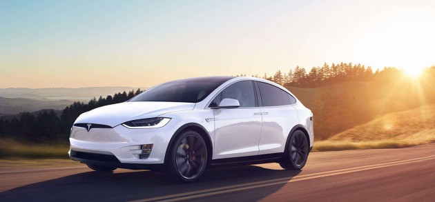 В Сети опубликовали первое видео краш-теста Tesla Model X