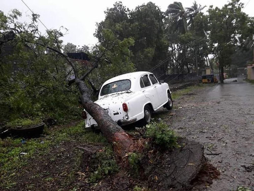 Последствия тропического циклона "Окхи" в индии