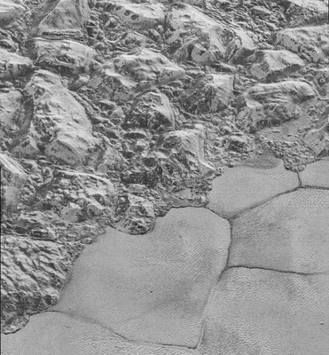 На Плутоне обнаружены метановые дюны
