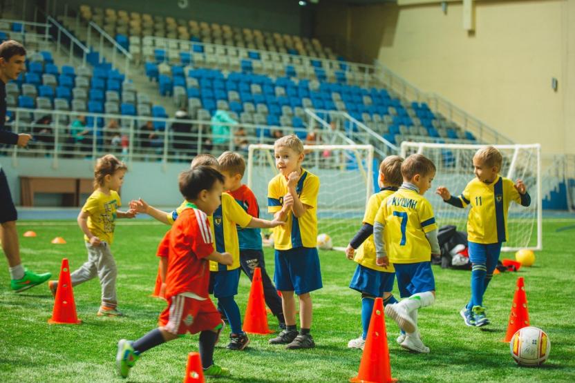 Ученые: Игра в футбол грозит нарушением мозга у детей