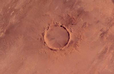 «Марсианский» кратер в пустыне Сахара