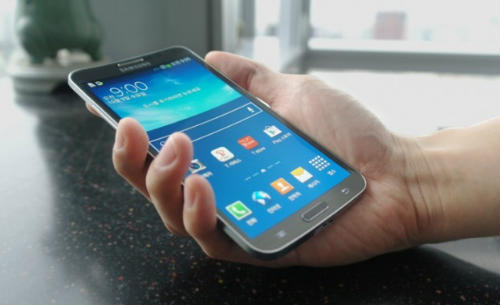 Samsung випустить в 2014 році смартфон з тристороннім дисплеєм