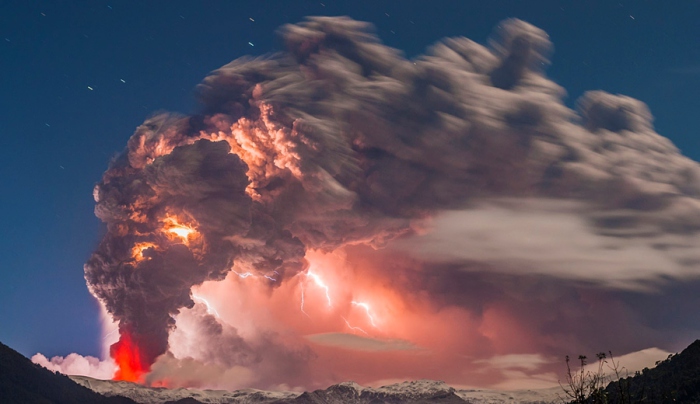 Извержение вулкана Кордон Кауле (Cordon Caulle) в 2011 году. Автор фото: Франсиско Негрони.
