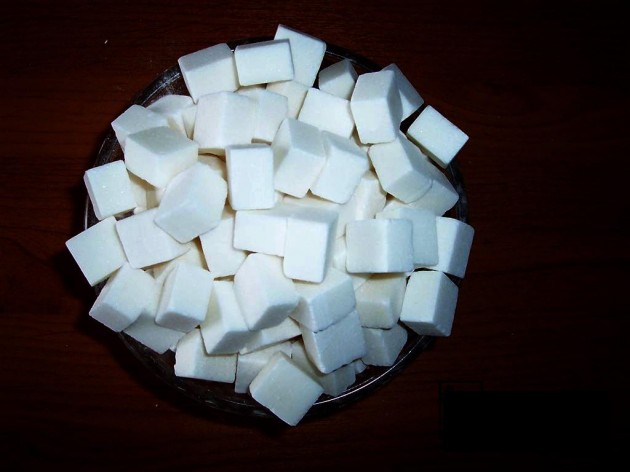 Ученые превратили кубик сахара в гибкий аккумулятор