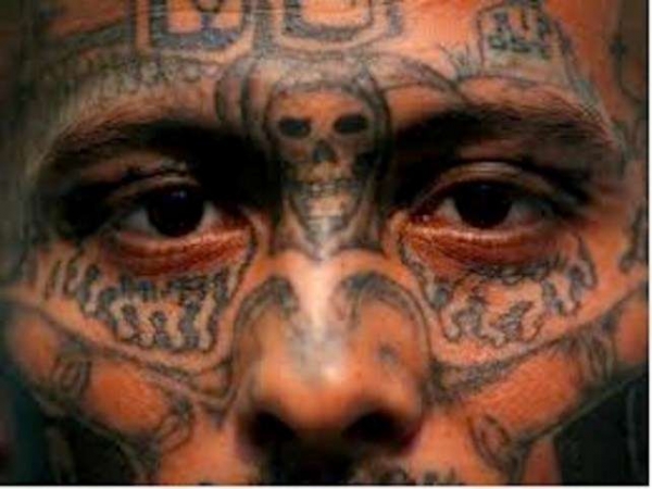15 самых страшных ритуалов самой жуткой банды Америки