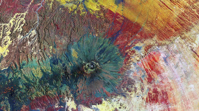 Древний вулкан Эми-Куси на фото из космоса