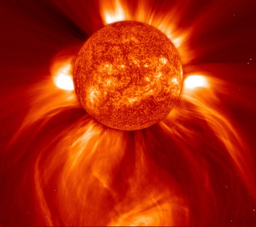 Астрономы заметили уменьшение размеров Солнца при его высокой активности
