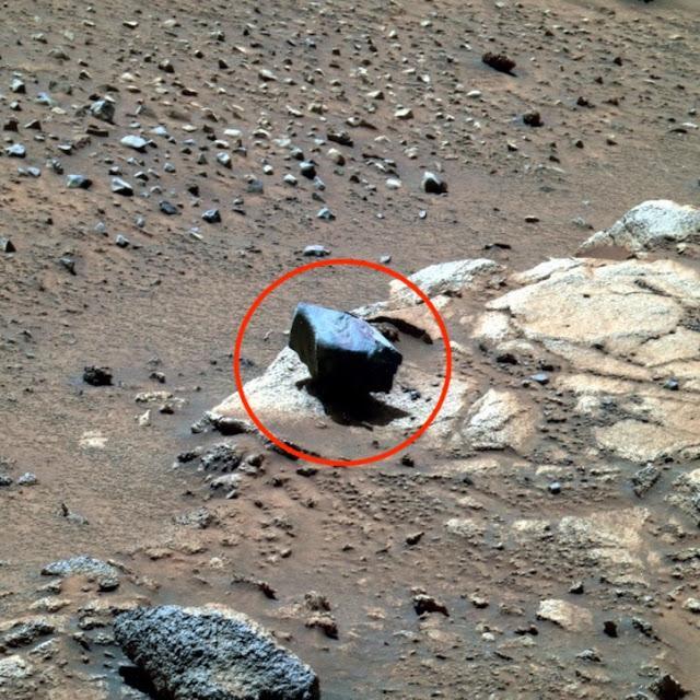 Уфолог обнаружил на Марсе загадочный "левитирующий" камень