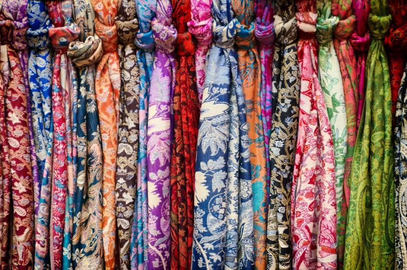 Ученые назвали основную опасность обычного шарфа
