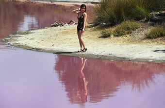 Секреты розового озера, которое меняет цвет
