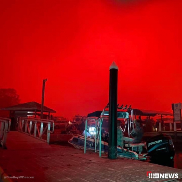 "Огненный ад": катастрофические лесные пожары опустошают Новый Южный Уэльс, Австралия