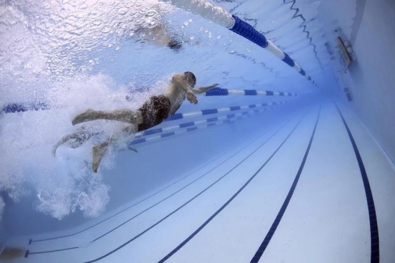 Ученые из США назвали опасные для здоровья стили плавания