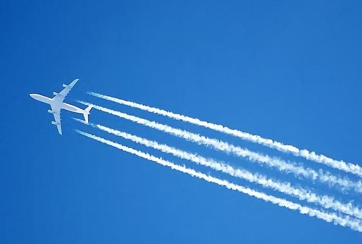 Высоту полета авиалайнеров изменят для борьбы с глобальным потеплением