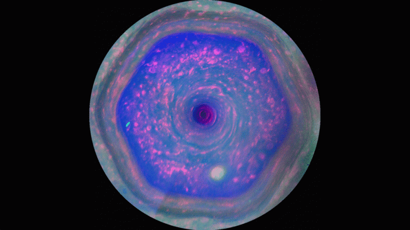 Посмотрите на шестиугольные облака у Сатурна: ученые поняли, как они получаются