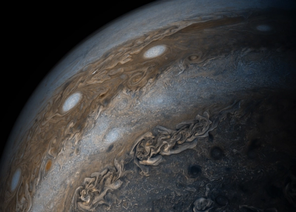 NASA показало нові кадри Юпітера і його супутника (фото)