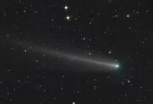 Комета 220P/McNaught раптово стала однією з найяскравіших