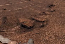 Марсохід Curiosity виявив на Марсі поле шестикутних тріщин