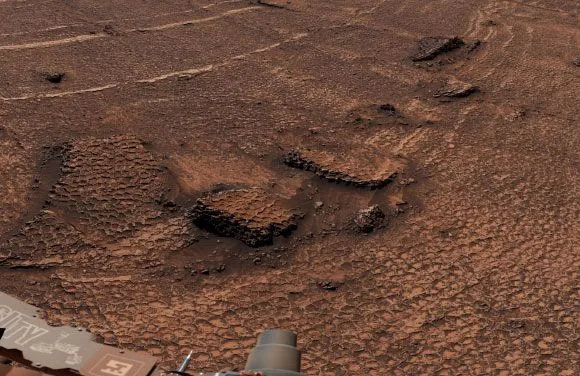 Марсохід Curiosity виявив на Марсі поле шестикутних тріщин