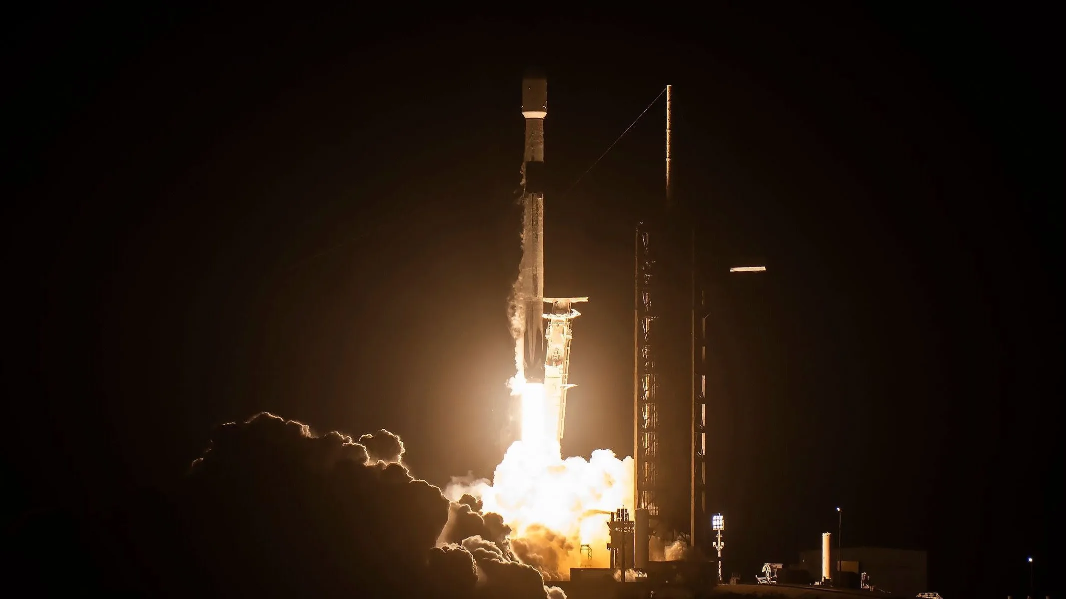 Стадія ракети SpaceX утворила новий кратер на Місяці