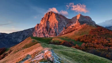 Під Італією земна кора розстібається наче блискавка